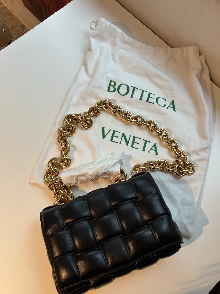 会員特別価格☆BOTTEGA VENETA☆カセット ベルトバック どんなスタイルでも合わせやすい、BOTTEGA VENETAカセットベルト